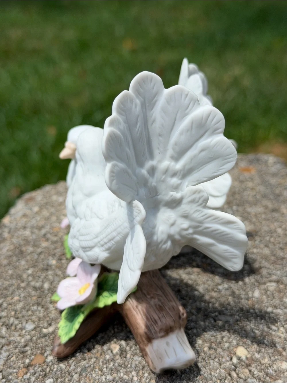 Vintage Homco Courtship Doves Figurine #1453. White Love Birds with Flowers. BR